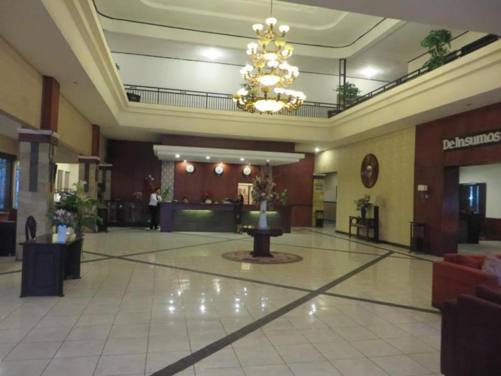 Insumo Palace Hotels & Resorts Kediri  Zewnętrze zdjęcie
