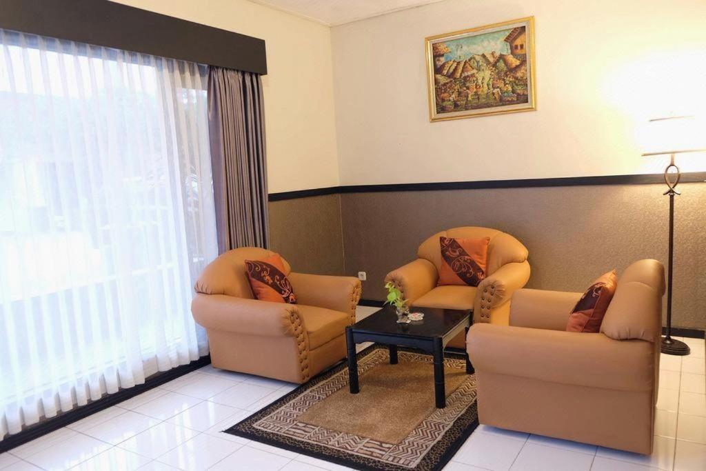 Insumo Palace Hotels & Resorts Kediri  Zewnętrze zdjęcie