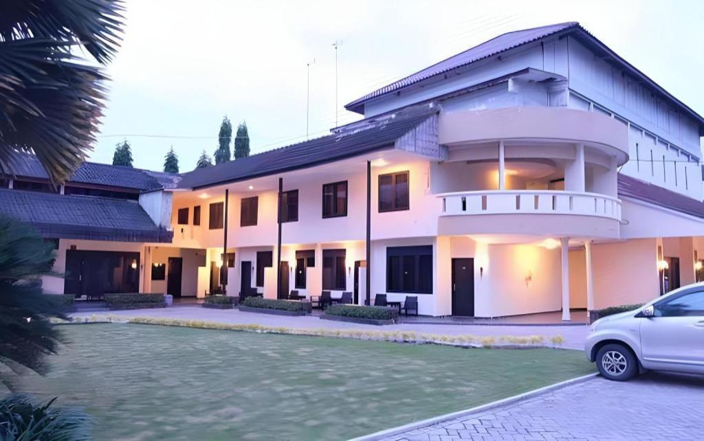 Insumo Palace Hotels & Resorts Kediri  Zewnętrze zdjęcie